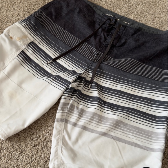 O’Neill Men’s white and grey Striped Board Shorts size 34 - Picture 11 of 11